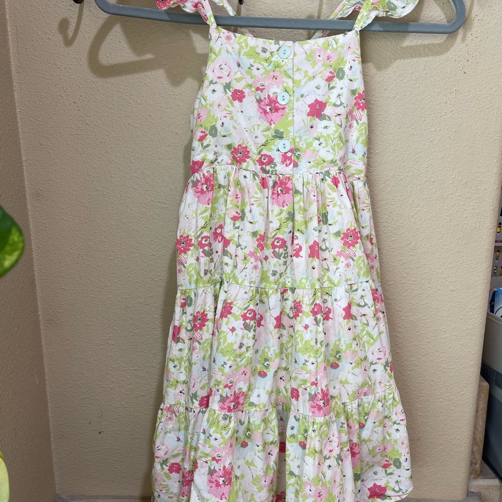 Sweethoney floral dress with ruffle straps smocked & bow on the back. EUC Size 8